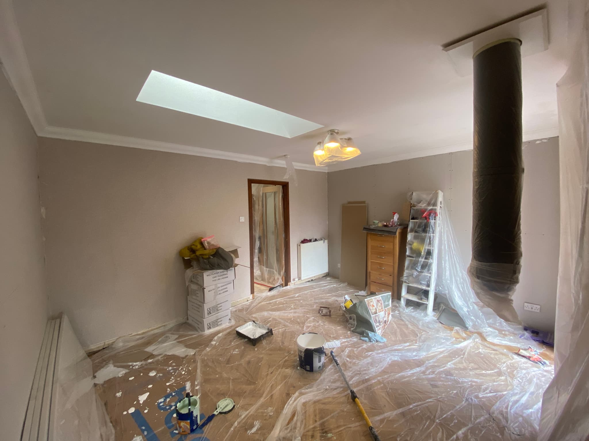 Bright, freshly painted living room with full dust protection